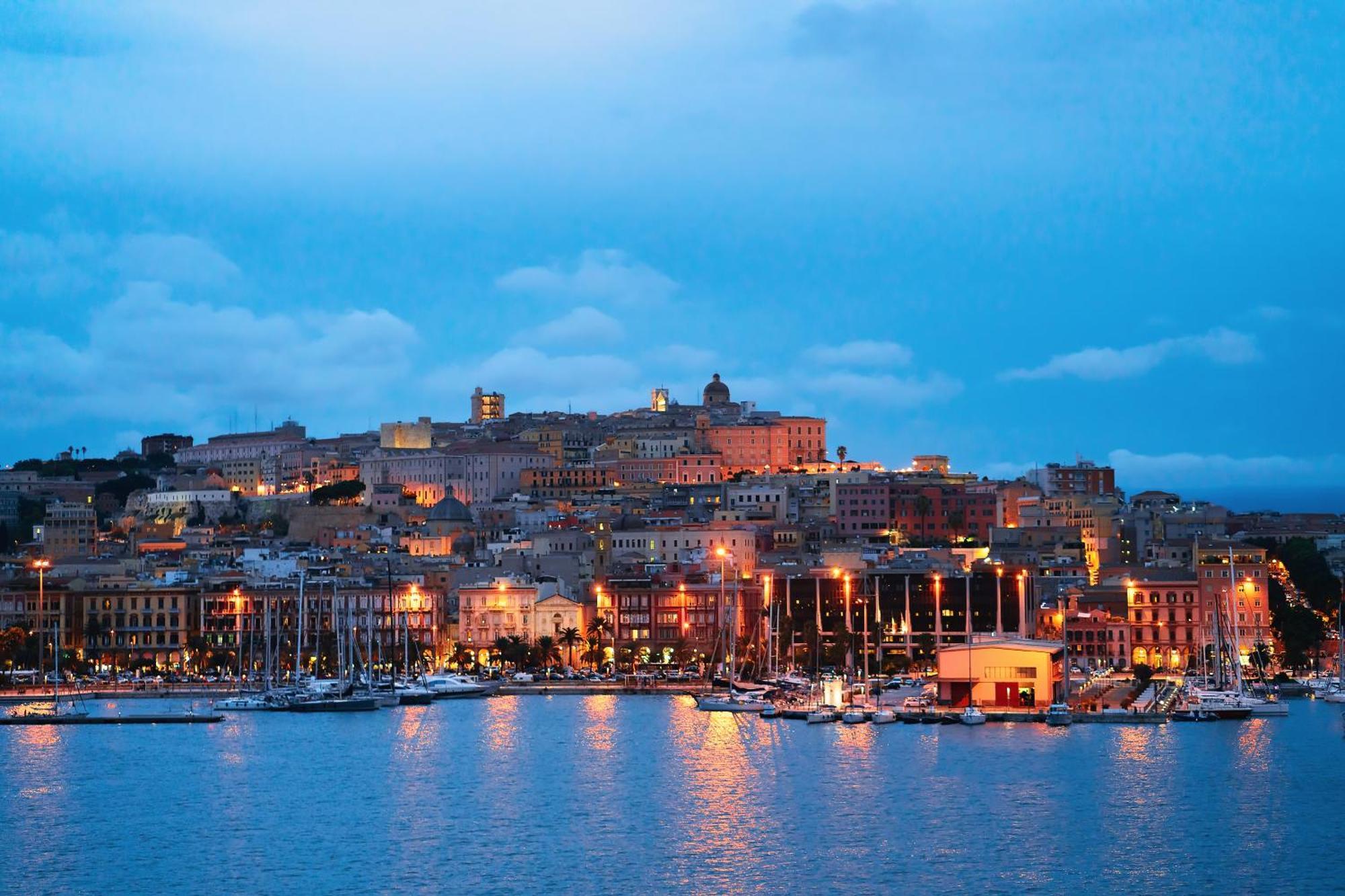 Casa Storica Di Charme Con Vista Mare Nel Cuore Di Cagliari Exterior foto